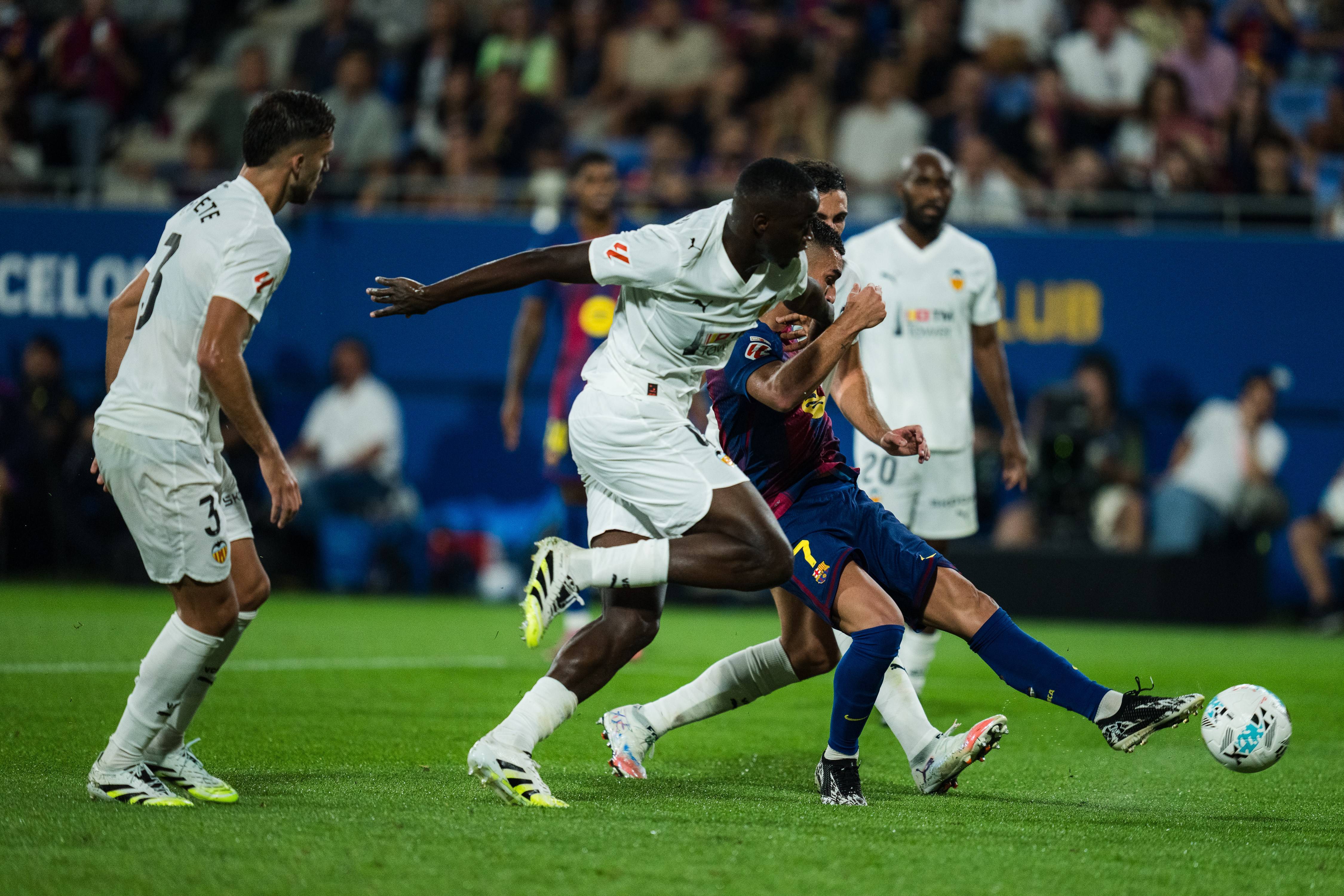 欧洲国家级足球赛事再次掀起激烈角逐，西班牙遭遇尴尬的简单介绍