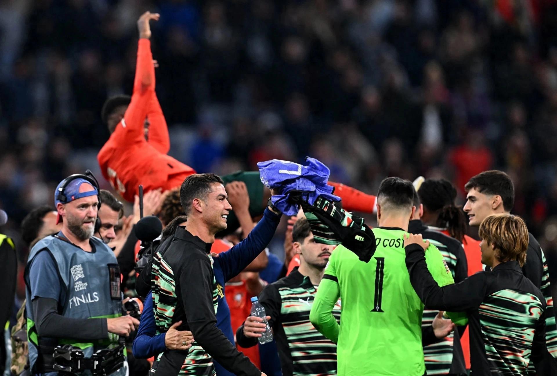 欧洲国家级足球赛事再次掀起激烈角逐，西班牙遭遇尴尬的简单介绍