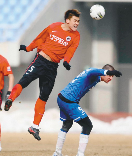 包含辽宁宏运客场大胜河南建业，保级前景一片明朗的词条