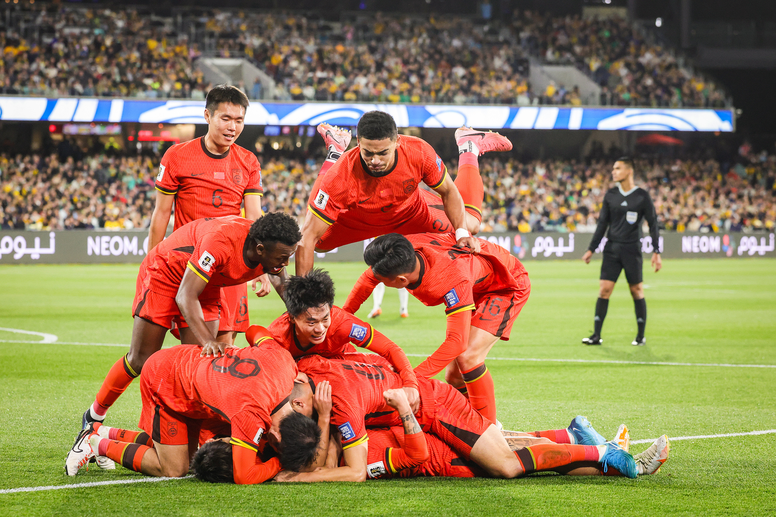 关于欧联杯赛事火花四射，亚洲球队实力逐渐增强的信息